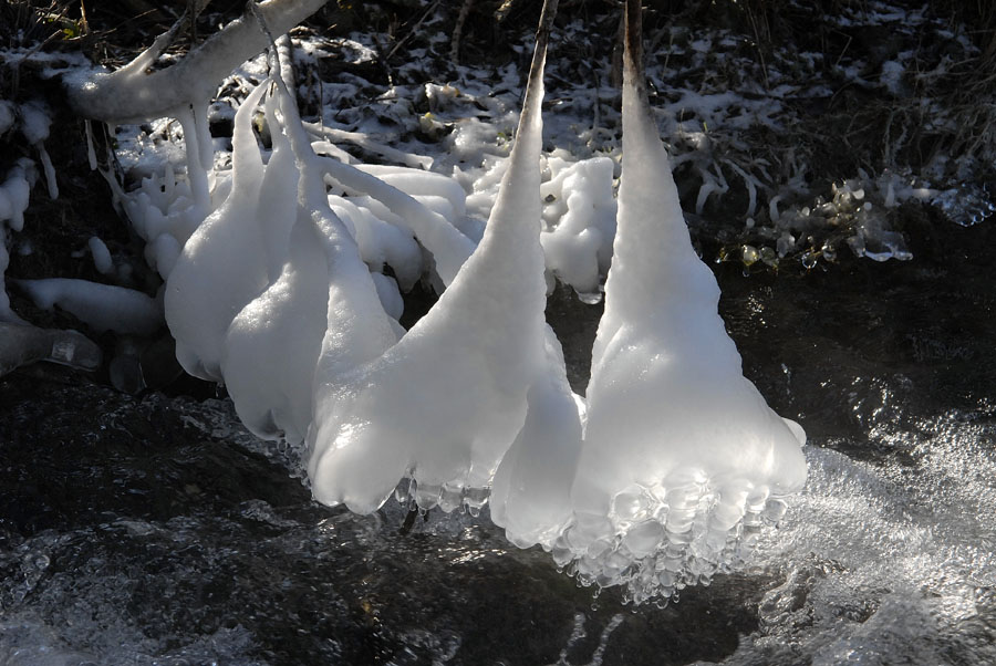 111 Eisformationen im Donnbach auf der Alb