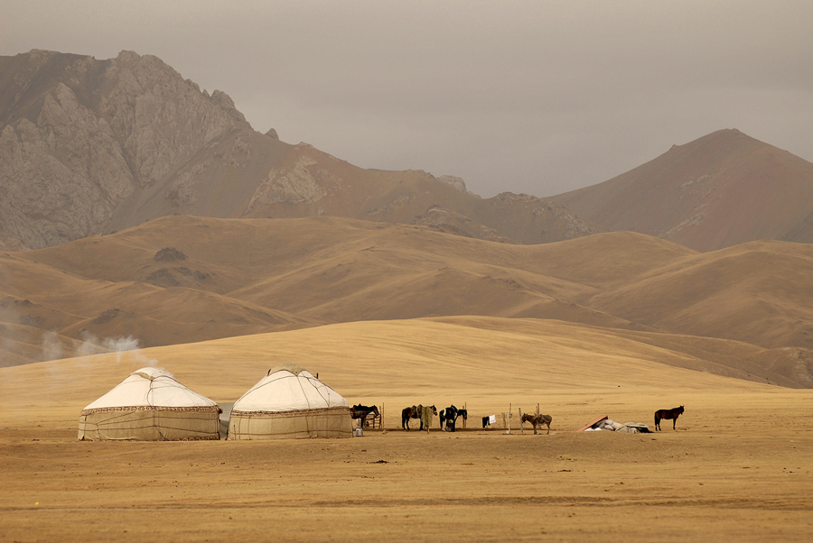 076 Jurten im Tien-Shan Gebirge in Kirgisistan