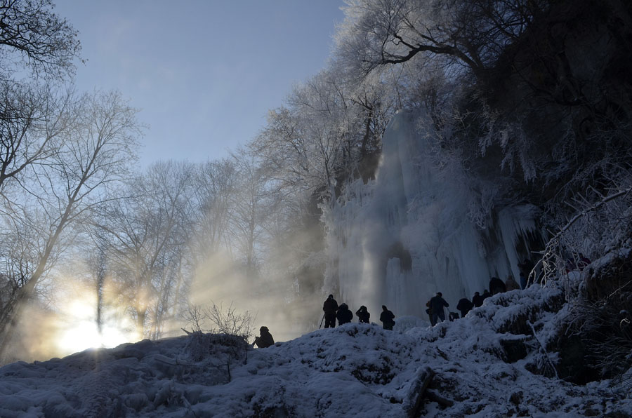 110  Sonnenaufgang am Uracher Wasserfall im Winter 2012